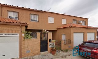 Casa adossada  Calle pozo 9. Chalet adosado en yepes