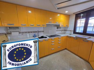 Appartement à Yuncos. Gran piso de 3 dormitorios y plaza de garaje en excelente zona d