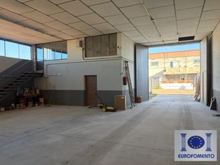 Lloguer Nau industrial a Huecas. Alquiler nave reformada en huecas