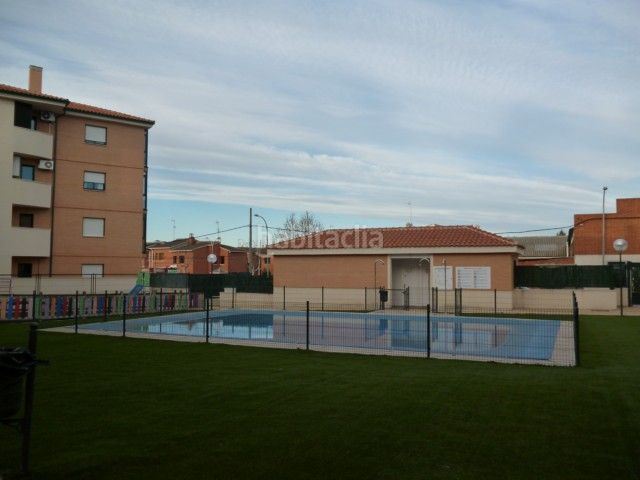 Foto 25a35cdf-b9f3-46ba-9fe9-336b744f0e51. Pis amb calefacció piscina a Fuensalida