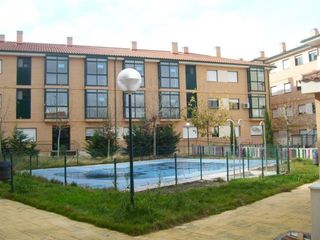 Etagenwohnung in Fuensalida. Oportunidad! piso con piscina