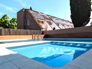Maison jumelée à Centre - Estació. Casa en centro de sant cugat del vallès