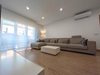 Appartement  Carrer de montalegre 55. Piso acabado de reformar de 4 habitaciones