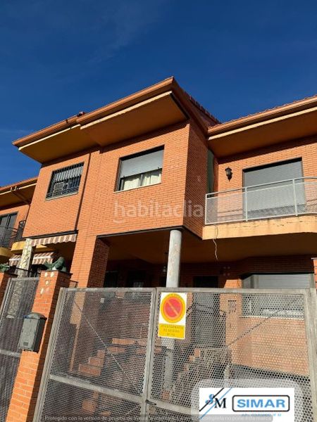 Foto 9b3b63af-fe6d-4ca6-8bc1-9be96509f8dc. Casa adossada amb aparcament a Los Robles Seseña