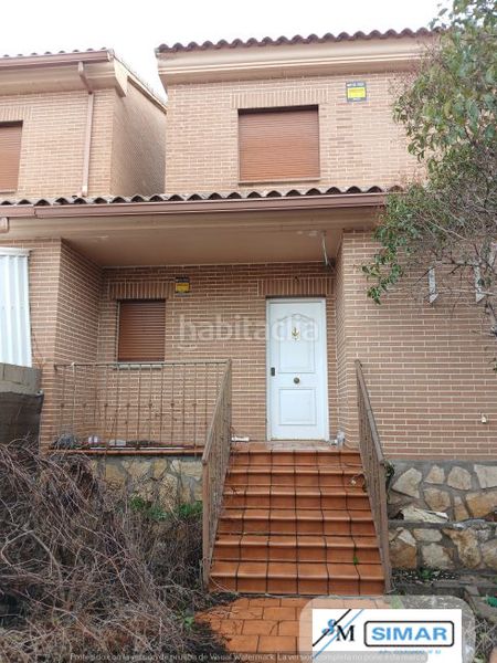 Foto 16d0df16-e881-4802-8216-66b297315d71. Casa adossada amb piscina a Nambroca