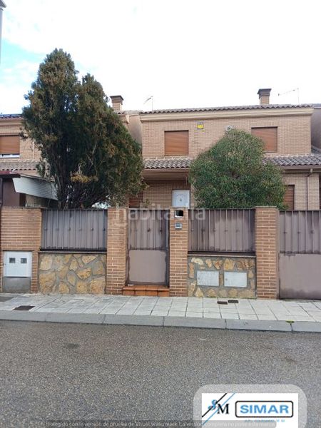 Foto 3b14f801-9594-4712-baaf-4840a1505a9f. Casa adossada amb piscina a Nambroca