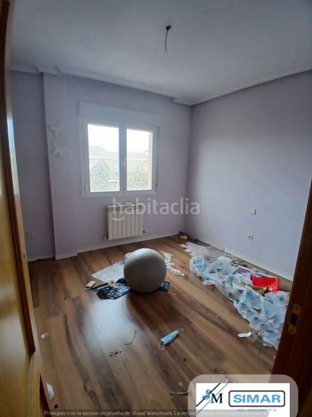 Foto 6bebb40b-ff73-4fb9-87dd-e0327ace7010. Casa adossada amb piscina a Nambroca