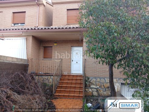 Foto cb8c87c2-90cf-40c1-9d4d-771918d36f17. Casa adossada amb piscina a Nambroca