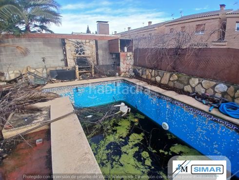 Foto d8a9f353-90c1-499f-b8b0-44db60733233. Casa adossada amb piscina a Nambroca
