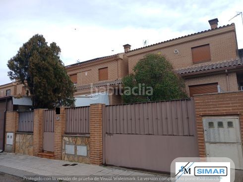 Foto de23950d-bdbf-4544-828f-a1b25930d2ca. Casa adossada amb piscina a Nambroca