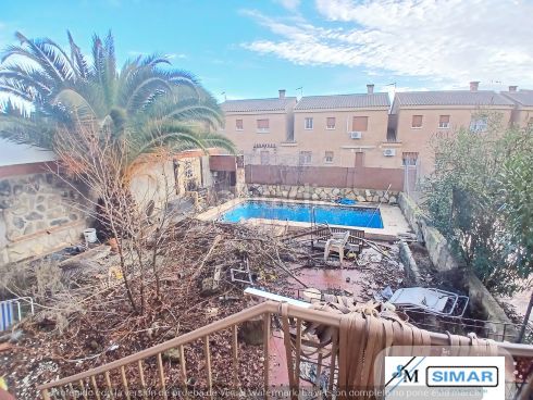 Foto fa4d47cc-f55d-4812-85ab-b7d09231510e. Casa adossada amb piscina a Nambroca