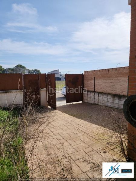 Foto 419370e7-49c1-4705-b91d-b5ee25a9b98e. Casa aparellada amb aparcament a Barcience