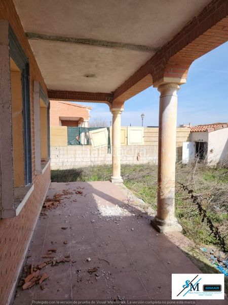 Foto 8343fd90-cf5d-4141-9134-38146f2a6429. Casa aparellada amb aparcament a Barcience