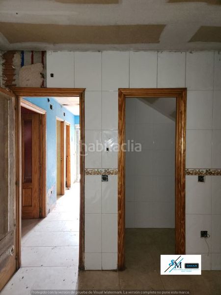 Foto 89fee416-0b49-43f2-a22a-a57272cb2abd. Casa aparellada amb aparcament a Barcience