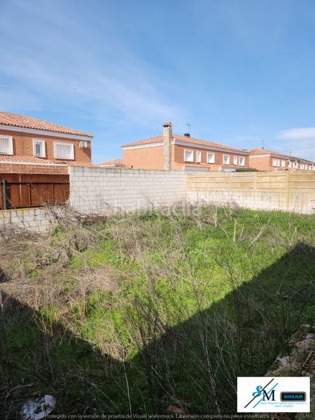 Foto 8a7fa9c5-1427-4074-a0ff-185295d9a504. Casa aparellada amb aparcament a Barcience