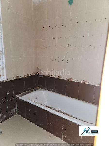 Foto a29f78ce-ef54-4c3e-b6e6-dc9c9ac19fe5. Casa aparellada amb aparcament a Barcience
