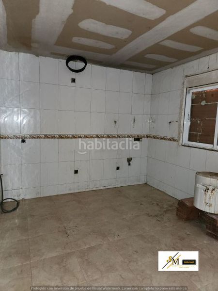 Foto b77c3724-69e2-465d-8a0d-1c84b1e84517. Casa aparellada amb aparcament a Barcience