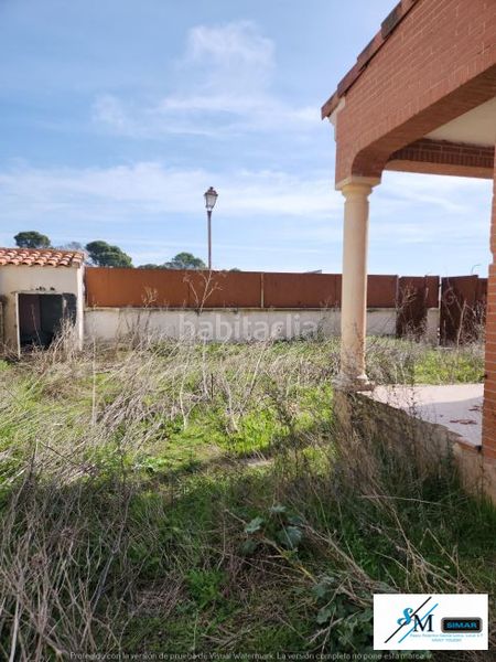 Foto bf1dd62b-9e89-47d3-90b7-004c64ecd3b0. Casa aparellada amb aparcament a Barcience