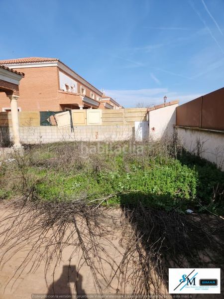 Foto c365c54b-f342-4f20-86be-63360aa2bb83. Casa aparellada amb aparcament a Barcience