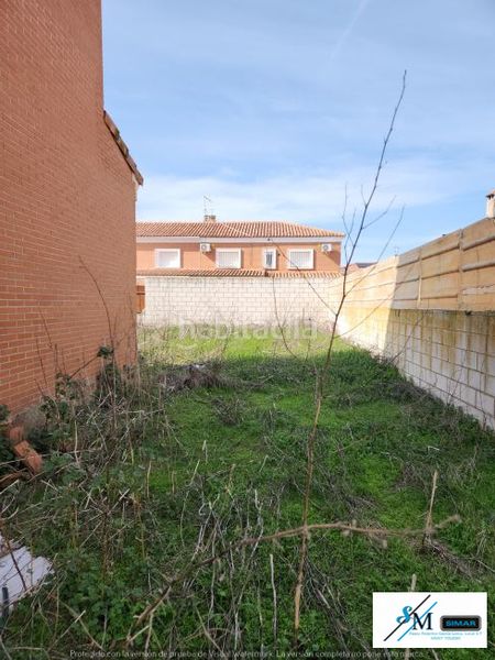 Foto c6a0698a-213f-49c7-9a07-f8259823b5a2. Casa aparellada amb aparcament a Barcience