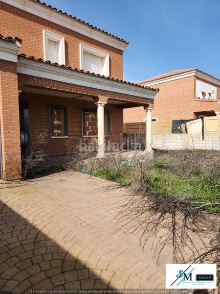 Foto da4511fd-c97a-4192-b2f6-fb8521a7d994. Casa aparellada amb aparcament a Barcience