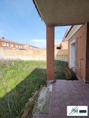 Doppelhaus  Calle juan de silva. Chalet pareado en barcience