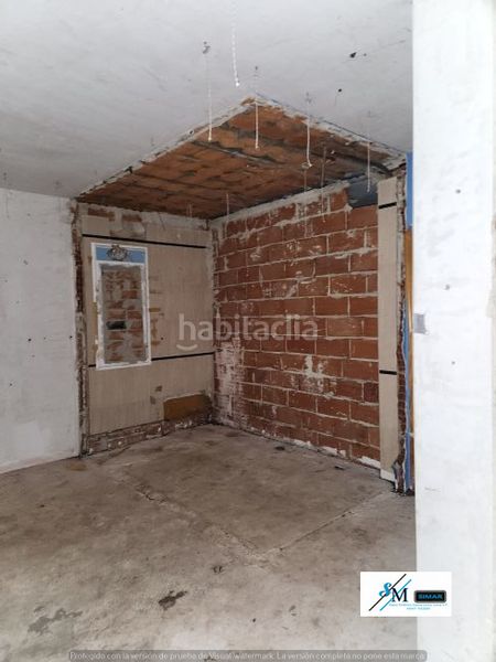 Foto f0f6280c-6c58-46d7-b28c-ac1561b83b5d. Casa aparellada amb aparcament a Barcience