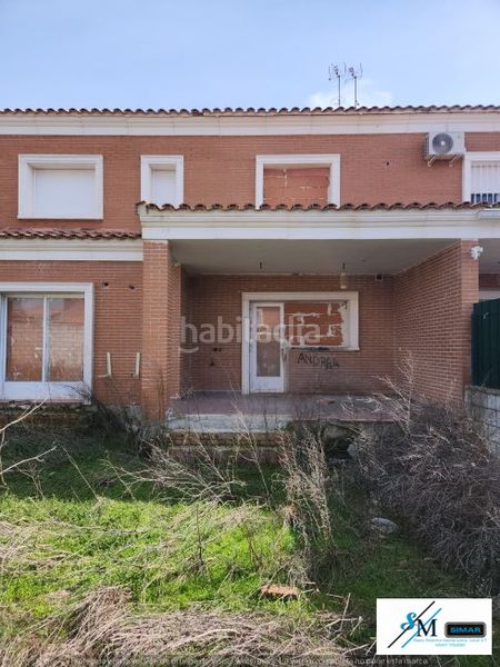 Foto fe702786-1b10-4305-8377-649c704d3563. Casa aparellada amb aparcament a Barcience