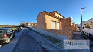 Casa aparellada  Calle flor