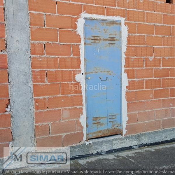 Foto a8d2ff80-9bf6-4b2d-b769-e53d44e8af45. Local commercial dans Recas
