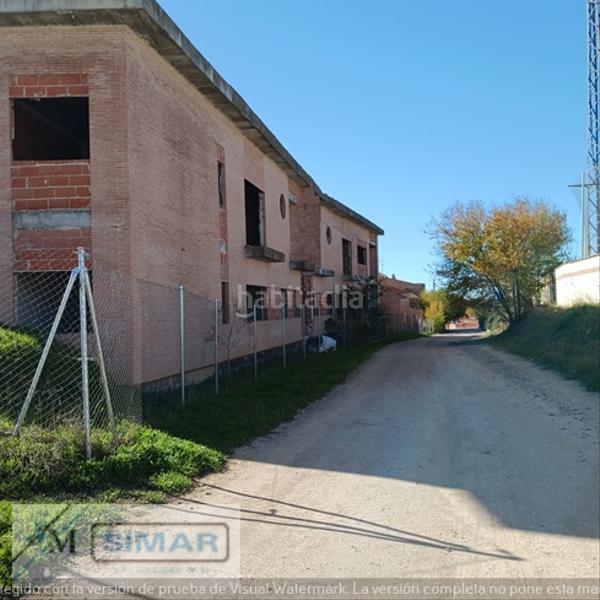 Foto aab6e3f2-2daa-48b6-921f-3737f48eb4bf. Edifici a calle cañuelo 79 a Camarena