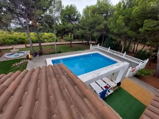 Chalet  La parreta. Chalet en venta en montornes  las palmas  el refugio, 5 dormitor