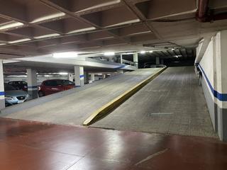 Miete Autoparkplatz in Casco Histórico. Garaje en alquiler en centro.