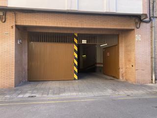 Lloguer Aparcament cotxe a Zona Avenida del Mar. Garaje en alquiler en centro.