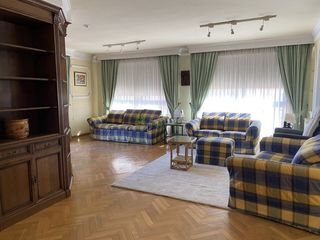 Rent Flat  Maestro ripolles. Piso en alquiler en centro, 4 dormitorios.