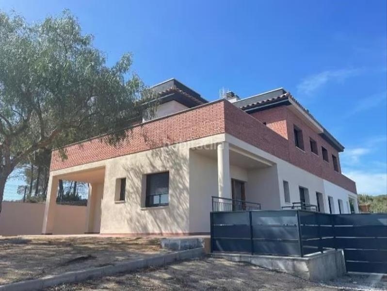 Foto 63d988d3-c98a-45ad-bef8-e16b74d03d4d. Casa aparellada amb calefacció aparcament a Sant Muç Rubí