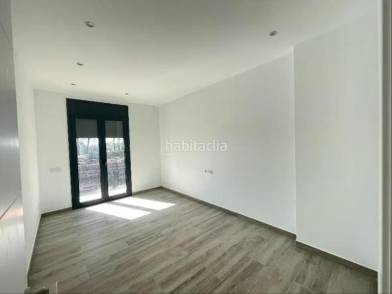 Foto aeb27015-2a54-4d57-94e4-eb43fcb57e47. Casa pareada en Sant Muç Rubí