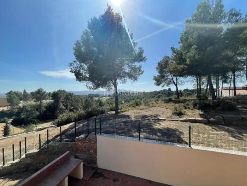 Foto f843552c-e4e7-41fa-a467-762e1df2d044. Casa pareada en Sant Muç Rubí