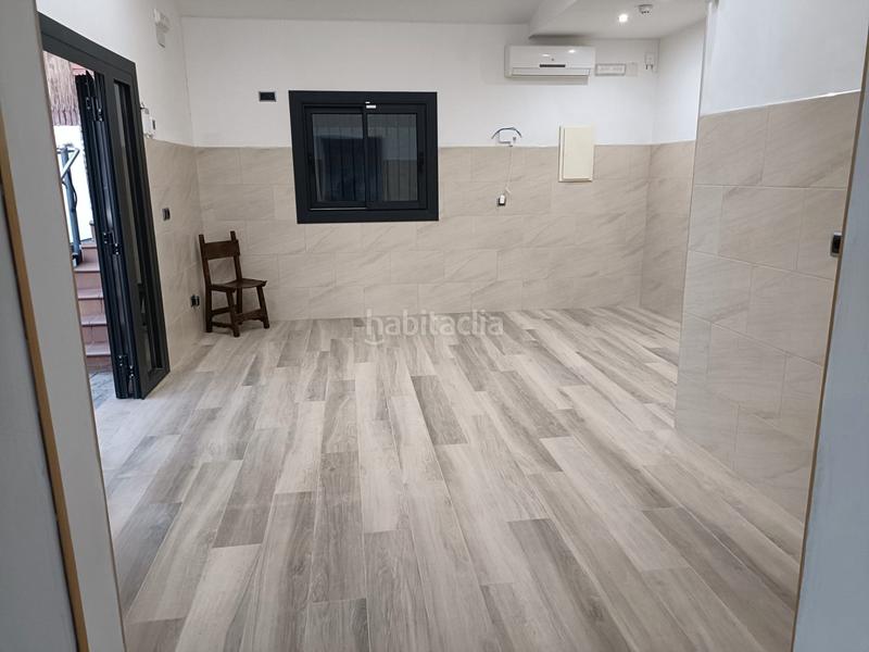 Foto 3f193d49-6c98-4315-a929-a47dd7258a0a. Casa amb calefacció piscina a Zona Industrial Rubí