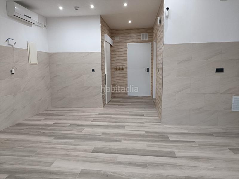 Foto 55877f92-5f9a-4669-bf30-854a49b5af21. Casa amb calefacció piscina a Zona Industrial Rubí