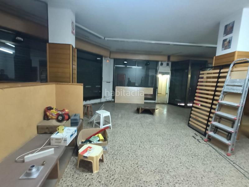 Foto f1b38e28-5d02-4593-a53b-5e97dc51e125. Alquiler local comercial local zona mercat en Centre Rubí