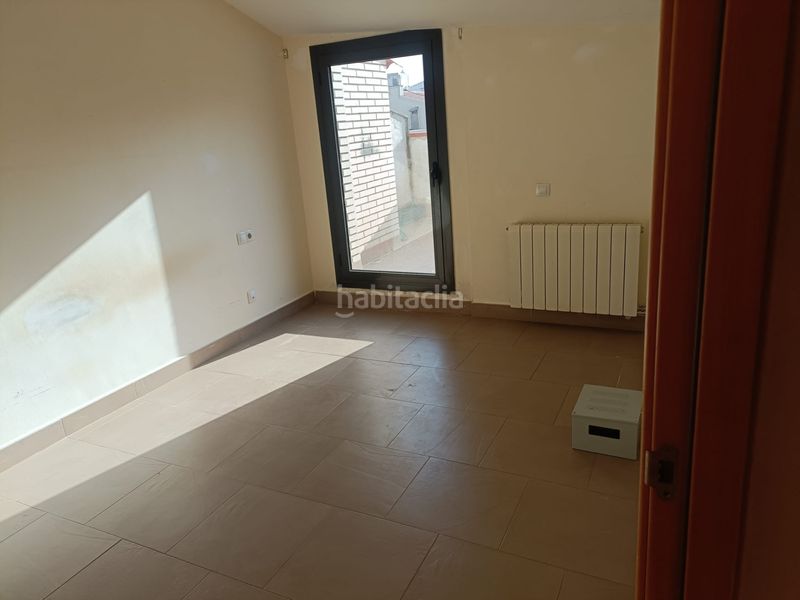 Foto 321189d9-7d7a-4e8f-b98a-6063067275f1. Dúplex amb calefacció aparcament a Ca n´Oriol Rubí