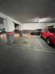 Alquiler Parking coche en Centre. Parking para coche grande