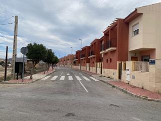 Maison jumelée à Calle la yesera 5. Duplex en zarcilla de ramos