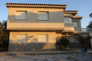 Xalet a Tercia. Amplia casa en tercia