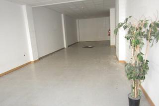 Affitto Locale commerciale in Avenida de las fuerzas armadas 36. Local avenida fuerzas armadas