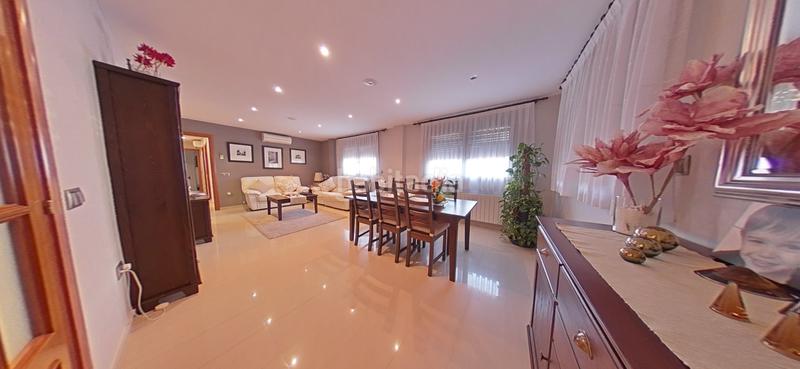 Foto db29abd2-3e40-40c4-9a6b-bd33c2abfbb5. Chalet exclusivo chalet en zona residencial en Sant Esteve Sesrovires