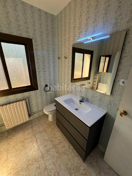 Foto e2d84878-2516-4944-9973-c113cf5159a7. Chalet  en zona residencial en Castellví de Rosanes