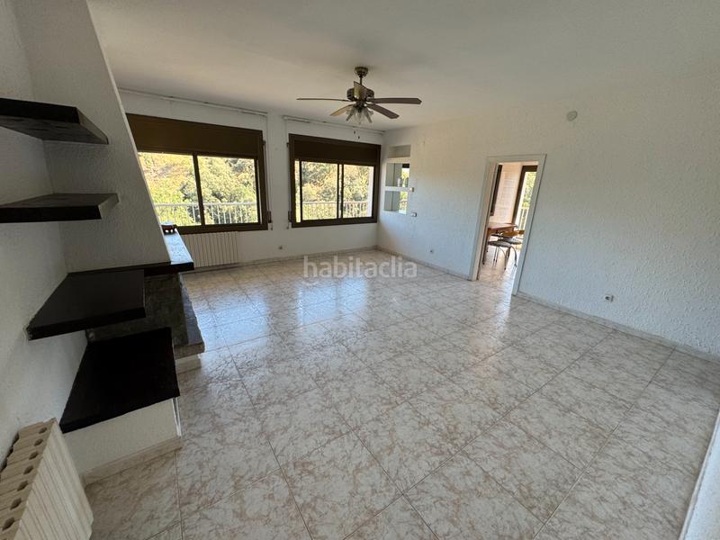 Foto eefc08f8-48d8-4aa2-91a6-d42dc172555a. Chalet  en zona residencial en Castellví de Rosanes