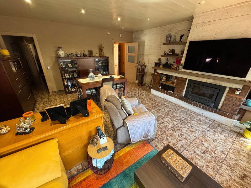 Foto f32d0ea7-6940-45c4-9a12-f1c2a455f08c. Chalet  en zona residencial en Castellví de Rosanes